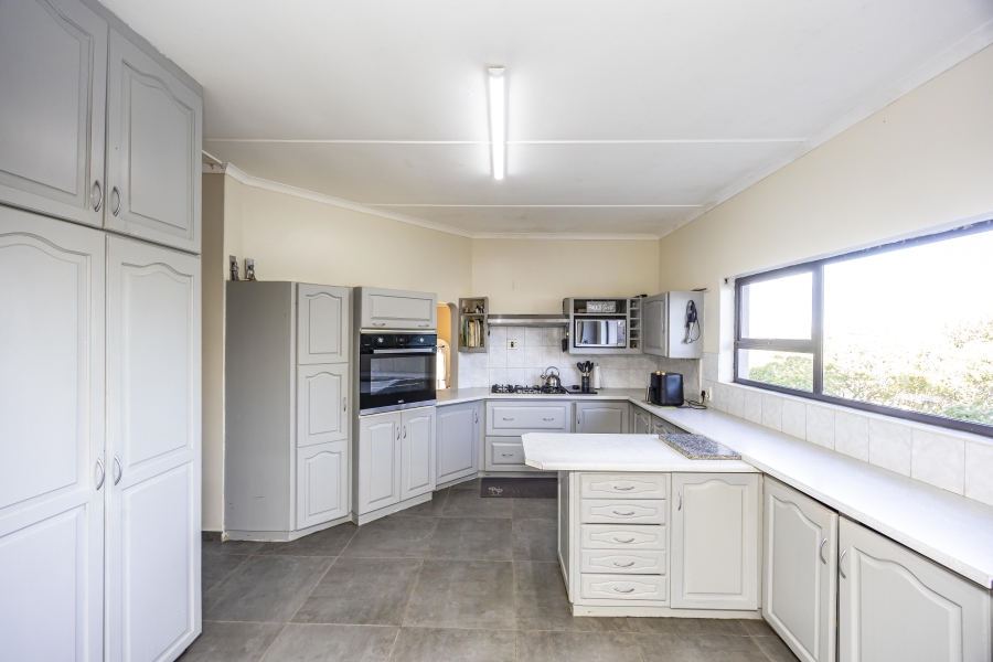 4 Bedroom Property for Sale in Beacon Bay Eastern Cape